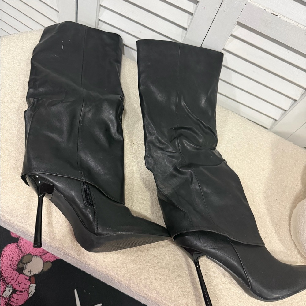 Elegant Black Leather Women's Boots